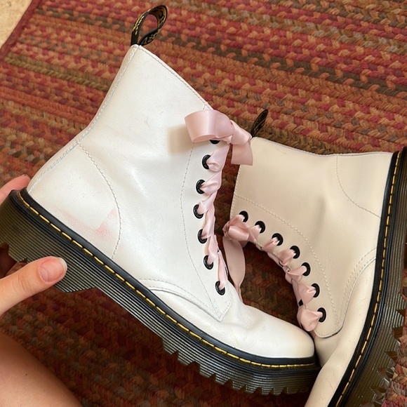 WHITE DR MARTEN AIR WAIR LUANA BOOTS W BALLERINA PINK LACE SHOE LACE - Picture 5 of 7